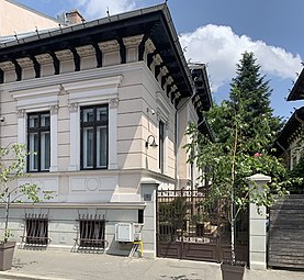 Middle-class family house with garden and two windows facing the street on Strada Mitropolit Nifon (1897)