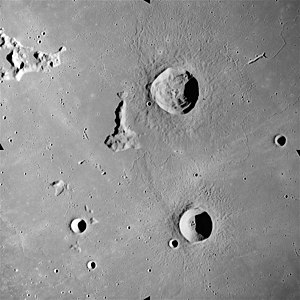 Delisle (oben) and Diophantus (unten) von Apollo 15 (NASA-Foto)