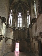 Gotische Chapelle Jean-de-Bourbon am kurzen Querhausarm