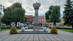 Rynek (Market Square) with monument to the heroes of the struggle for independent Poland