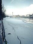 Eis auf der Spree zwischen Kreuzberg (links) und Friedrichshain (Oktober 1987)