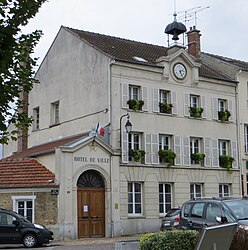 The town hall in Rebais
