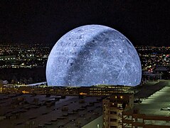 Momentaufnahme von The Sphere, als es gerade den Mond imitiert