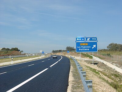 Modern autovías such as the A-66 near Guillena, Seville, offer most, if not all, features that are required by an autopista