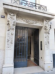 Art Deco bucrania of Boulevard Flandrin no. 46, Paris, unknown architect, c.1920