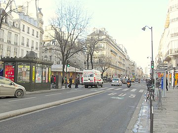 Le Marais, Rue de Rivoli, and Saint-Paul (Paris Métro); in the distance are the Hôtel de Ville, Paris and the Tour Saint-Jacques