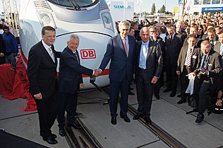 Bahn­chef Rüdiger Grube und der Sie­mens-Vor­stands­vor­sit­zen­de Pe­ter Lö­scher