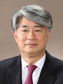 Official portrait of Lee Jong-seok as Justice of the Constitutional Court of Korea