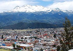 Amecameca de Juárez vor dem Iztaccíhuatl