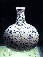 Blue and white vase, Jingdezhen, Ming Yongle (1403-1424).