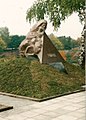 Denkmal für die Opfer der deutschen Nationalsozialisten auf dem Massengrab für die im Zweiten Weltkrieg erschossenen Juden
