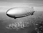 die USS Macon 1933 über New York City