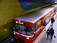 Selbstabfertigung bei einem Zug der Baureihe DT1 in Nürnberg mit Türschließknopf an der Außenseite
