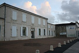 The town hall in Saint-Hilaire-de-Villefranche