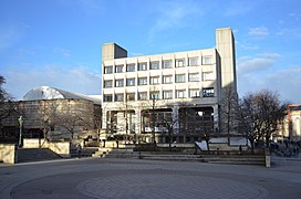Bristo Square prior to the 2015 redevelopment work. This view shows 7 Bristo Square by the Modernist architects Robert Steedman (b. 1929) and James Morris (1931-2006).