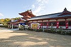 The shrine is hidden behind a cloister-like corridor called kairō (回廊). Access is possible through gate called rōmon (楼門)