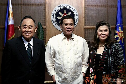 President Rodrigo Duterte with former House Speaker Jose de Venecia Jr. and Gina de Venecia.jpg