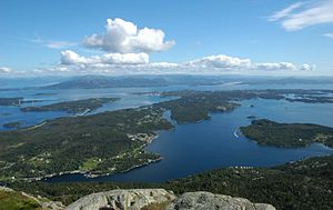 Der Bømlafjord mit den Inseln Føyno und Moster