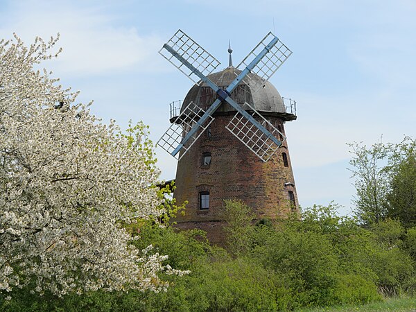 Holländer Windmühle von Westen aus gesehen