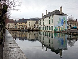 The town hall and resurgence of the Laigne River