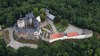Burg Falkenstein aus nördlicher Richtung, Luftaufnahme (2015)