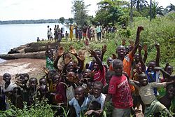 Children beside Lake Mai-Ndombe, April 2006
