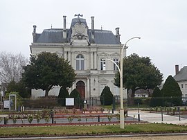 The town hall of La Ménitré