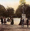 An evening stroll in the 19th century at the entrance of the Alameda Gardens