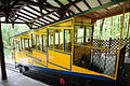 Ein Wagen der Nerobergbahn in der Bergstation