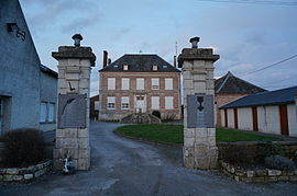 The town hall and war memorials of Cuirieux