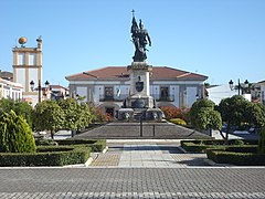 Hernán Cortés statue
