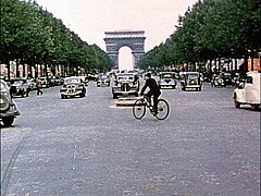 Die Avenue des Champs-Élysées und der Arc de Triomphe, 1939