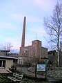 Textilfabrik mit Shedhallen (Nr. 43), Verwaltungsgebäude, Toranlage, Heizhaus (Nr. 44) mit Schornstein und Baracke (Nr. 42)