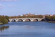 The Pont-Neuf allows to cross the 220 meters of the river. It was, until the opening of the Pont de pierre in Bordeaux in 1822, the only permanent bridge over the Garonne.