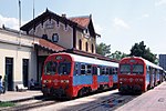 Volos railway station in 1995. The tracks are mixed gauge. Both trains are metric gauge DMU for Kalampaka.