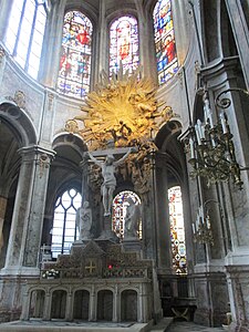The altar in the choir, with its gilded "Gloire", or "Glory".