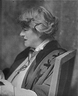 Portrait photograph of Ellen Terry, 1915