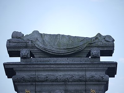 Sculpture on top of the memorial