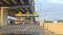 Three-lane toll plaza