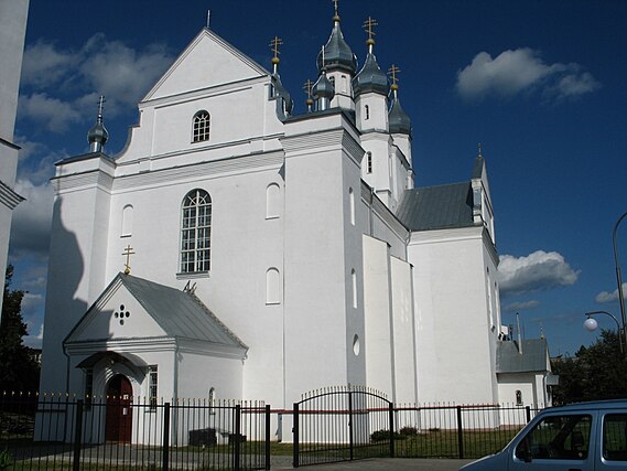 Formerly the church of the Transfiguration of Our Lord under the care of the Canons Regular of the Lateran, this structure became the Church of the Holy Trinity after it was transferred to the Russian Orthodox Church