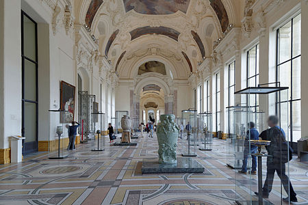 The use of reinforced concrete and large windows and skylights gave the interior of the Petit Palais an abundance of light and space