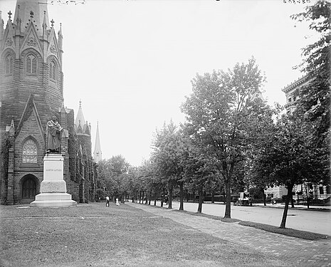 The statue in the early 20th-century