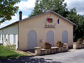 The town hall in Doulezon