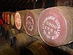 Eichenfass-Lager der Destillery Glenmorangie (Schottland)