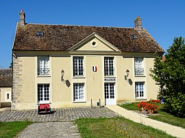 The town hall in Champeaux