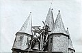 Herunternahme der Glocke auf dem Turm des Grafenschlosses in Diez, 21. Juni 1917