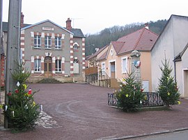 The town hall in Lucy