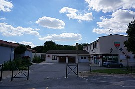 The town hall and school in Livry-Louvercy