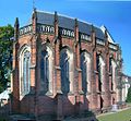 Kapelle St. Joseph (stand ursprünglich in Wallerfangen; Eugen von Boch ließ sie dort 1879 abtragen und 1882 in Mettlach über der Familiengruft von Boch wieder errichten)[51]