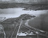 Die Halbinsel von Hurden, im Hintergrund der Seedamm und Rapperswil, 1929